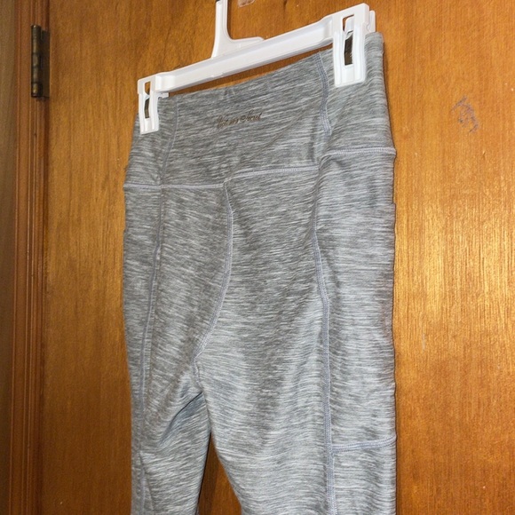 •VICTORIA'S SECERT•HEATHERED GRAY HIGH WAISTED 7/8 LENGTH LEGGINGS SIZE SMALL - Picture 5 of 8